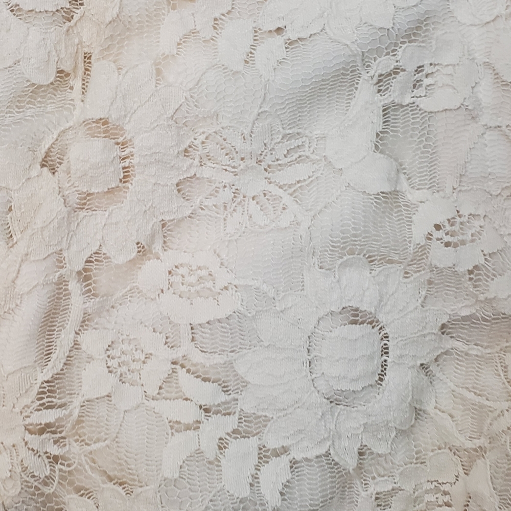 Max & Riley Ivory Lace Shorts - Picture 3 of 5